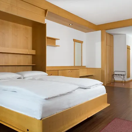 Ambiez Residencehotel מדונה די קמפיליו